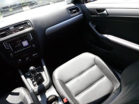 Used 2018 Volkswagen Jetta SE FWD image 11