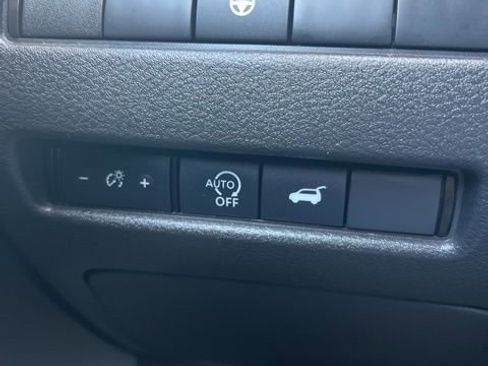 Used 2025 Nissan Rogue SV FWD image 22