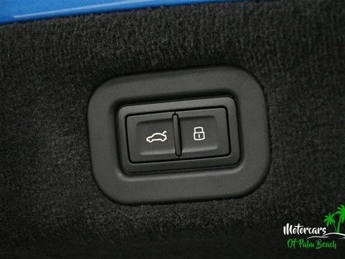 Used 2025 Bentley Flying Spur Plug-In Hybrid image 71