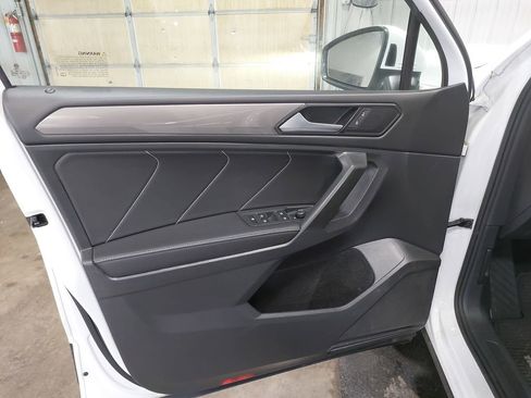 Used 2022 Volkswagen Tiguan SE image 27