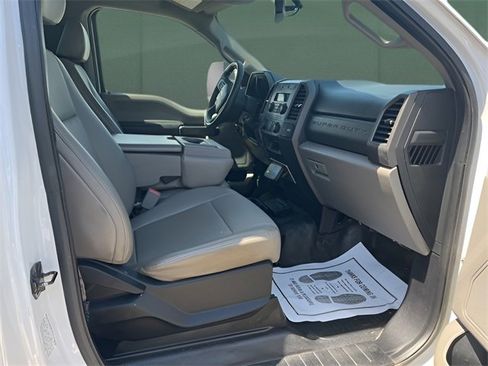 Used 2017 Ford F550 2WD Regular Cab Super Duty image 5