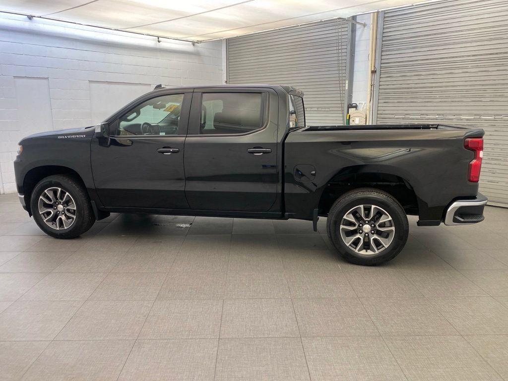 Used 2022 Chevrolet Silverado 1500 LT AWD/4WD image 5