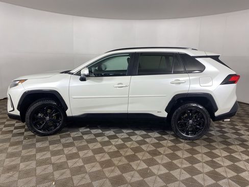 Used 2022 Toyota RAV4 SE image 7