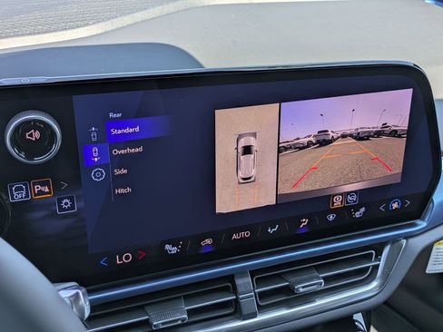 Used 2026 Chevrolet Equinox EV LT image 17