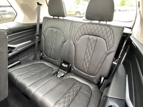 Used 2025 BMW X7 xDrive40i w/ Premium Package AWD/4WD image 12