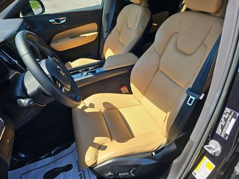 Used 2023 Volvo XC60 B5 Ultimate w/ Protection Package Premier image 16