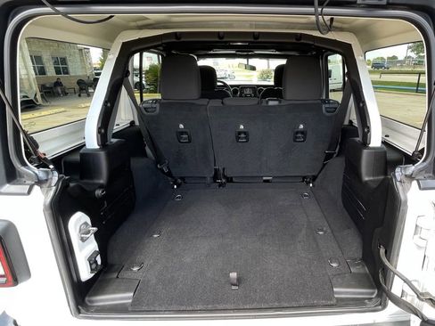 Used 2018 Jeep Wrangler Unlimited Sport S image 12