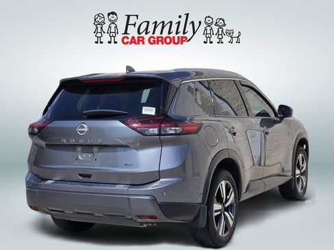 Used 2025 Nissan Rogue SL w/ SL Premium Package FWD image 4