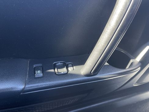 Used 2011 MAZDA MX-5 Miata Touring image 22