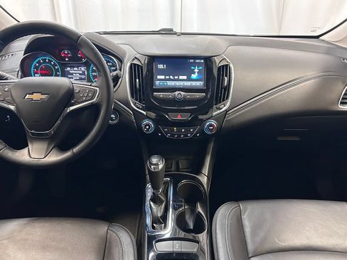 Used 2018 Chevrolet Cruze Premier FWD image 12