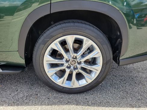 Used 2023 Toyota Highlander Limited FWD image 6