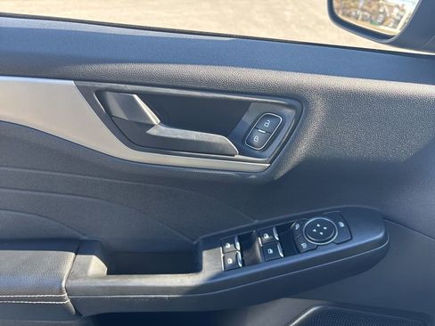 Used 2022 Ford Escape SE w/ Cold Weather Package image 10