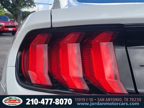 Used 2022 Ford Mustang Coupe RWD image 10