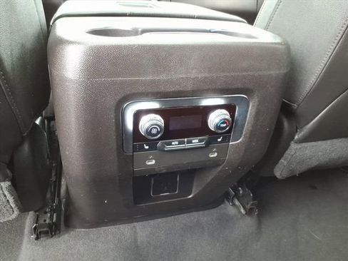 Used 2021 GMC Yukon SLT w/ SLT Premium Package image 17