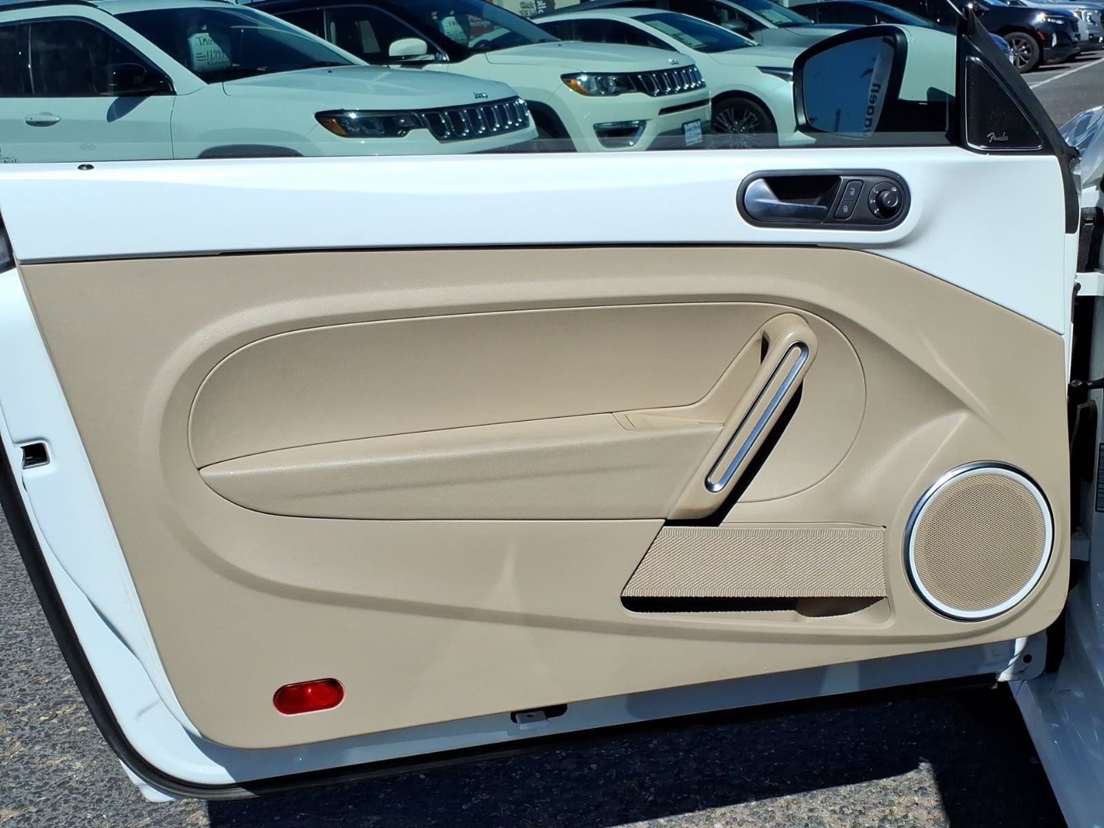 Used 2019 Volkswagen Beetle 2.0T SE FWD image 18