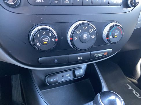 Used 2016 Kia Soul FWD image 29