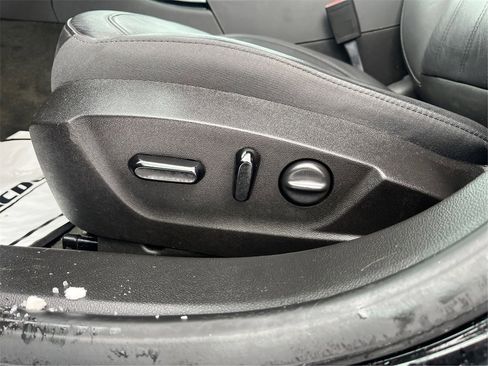 Used 2017 Buick Regal Sport Touring image 19