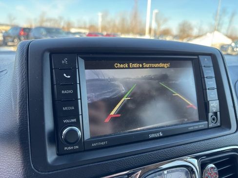 Used 2016 Chrysler Town & Country Touring image 24