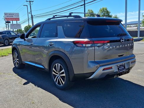 Certified 2023 Nissan Pathfinder Platinum AWD/4WD image 5