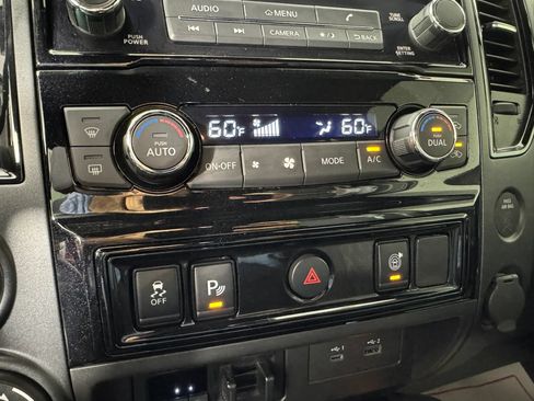 Used 2024 Nissan Titan SV w/ SV Convenience Package AWD/4WD image 21