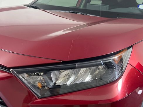 Used 2021 Toyota RAV4 LE image 11