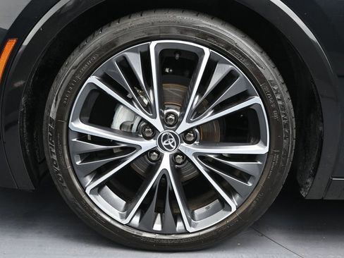 Used 2024 Toyota Prius XLE image 11