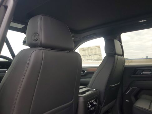 New 2026 GMC Yukon Denali w/ Sun & Power Step Package image 8