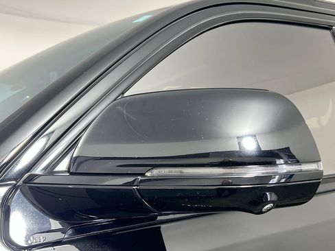 Used 2023 Jeep Grand Wagoneer Series II image 12