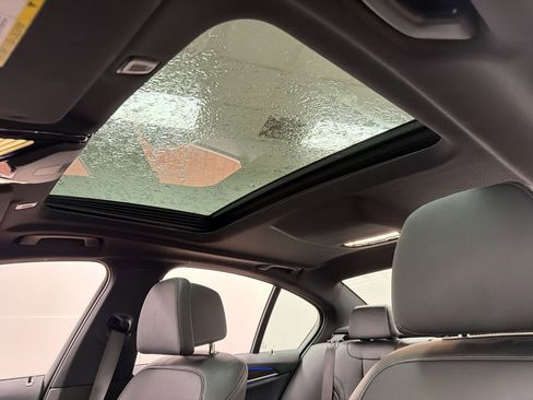 Used 2018 BMW 530i xDrive image 13