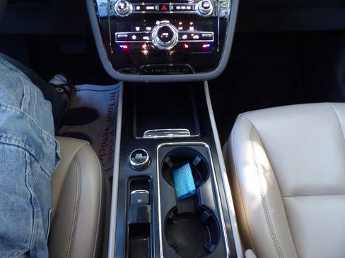 Used 2022 Lincoln Corsair Standard 4dr SUV image 34