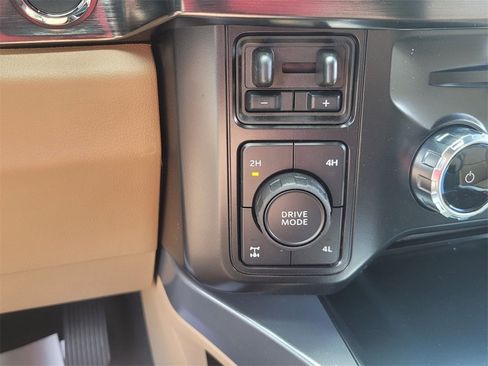 New 2025 Ford F250 Lariat w/ Chrome Package image 24