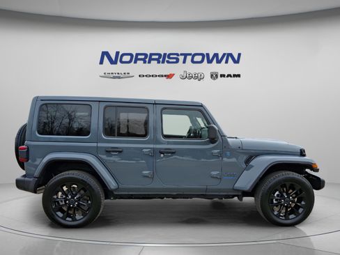 Certified 2025 Jeep Wrangler Sahara w/ Safety Group image 7