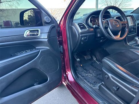 Used 2018 Jeep Grand Cherokee Altitude image 16