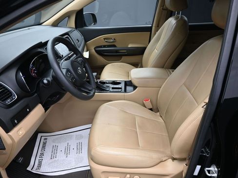 Used 2020 Kia Sedona LX image 11