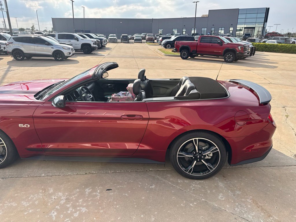 Used 2017 Ford Mustang GT Premium w/ Equipment Group 401A RWD image 5