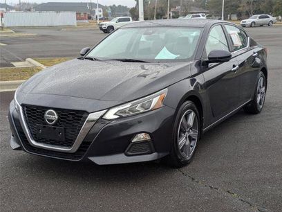 Certified 2021 Nissan Altima 2.5 SV w/ SV Premium Package