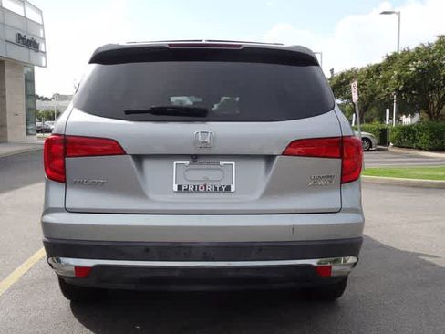 Used 2017 Honda Pilot Touring image 3
