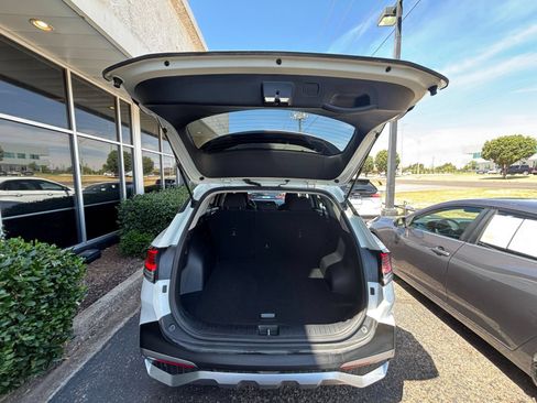 Used 2025 Kia Sportage LX AWD/4WD image 29