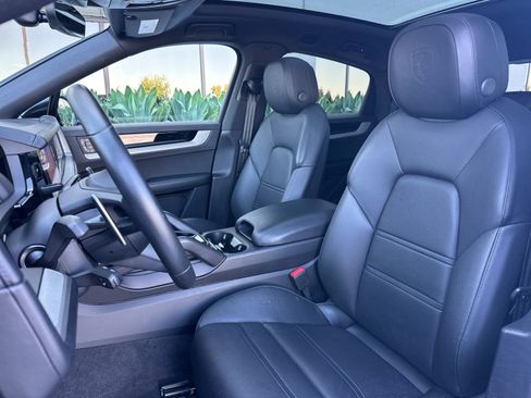 Certified 2025 Porsche Cayenne Coupe AWD/4WD image 5