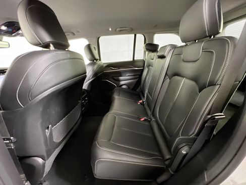 Used 2022 Jeep Grand Cherokee Limited AWD/4WD image 25