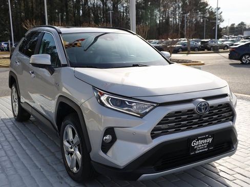 Used 2020 Toyota RAV4 Limited image 7