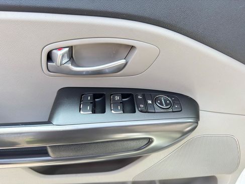 Used 2019 Kia Sedona L FWD image 17