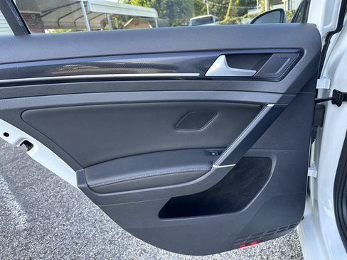 Used 2015 Volkswagen Golf S FWD image 29