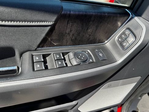 Used 2024 Ford F250 Lariat AWD/4WD image 12