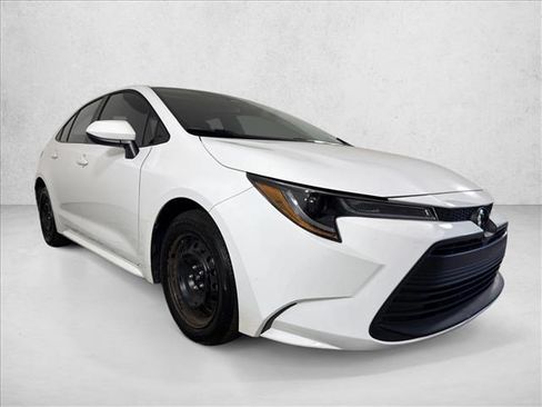Used 2025 Toyota Corolla LE FWD image 1