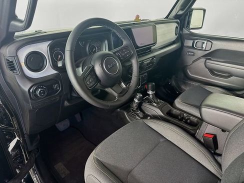 Used 2025 Jeep Gladiator Sport AWD/4WD image 13
