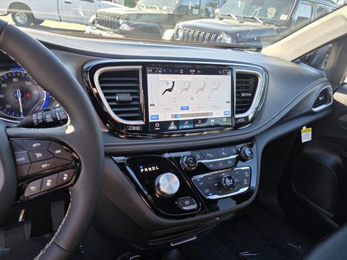 New 2026 Chrysler Pacifica Select w/ S Appearance Package image 15