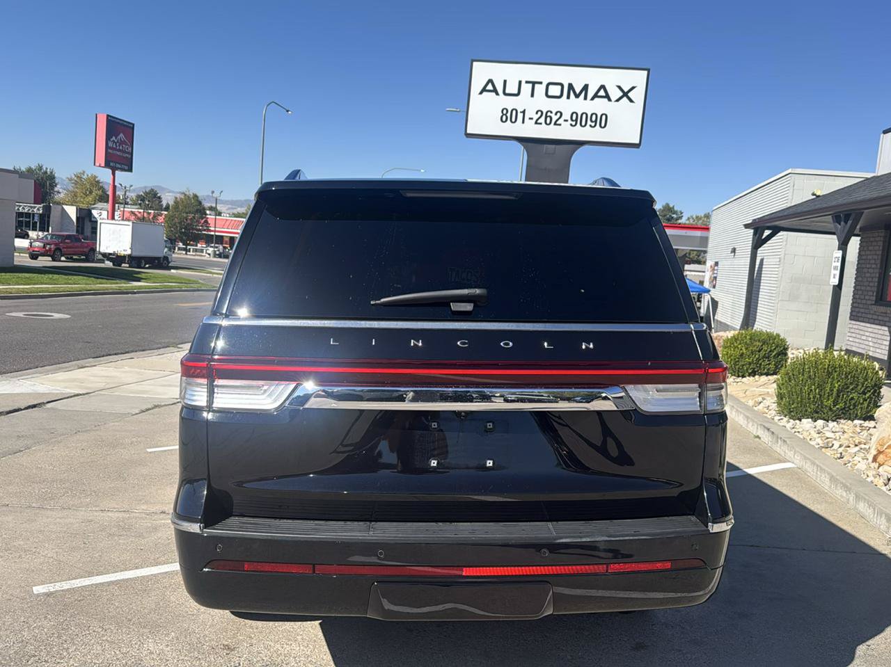 Used 2023 Lincoln Navigator L Reserve AWD/4WD image 5