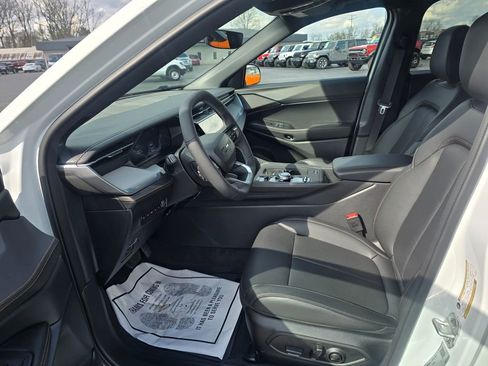 Used 2026 Jeep Cherokee Limited image 9