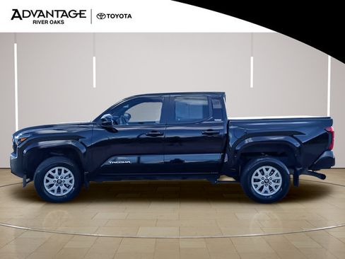 Used 2024 Toyota Tacoma SR5 AWD/4WD image 5